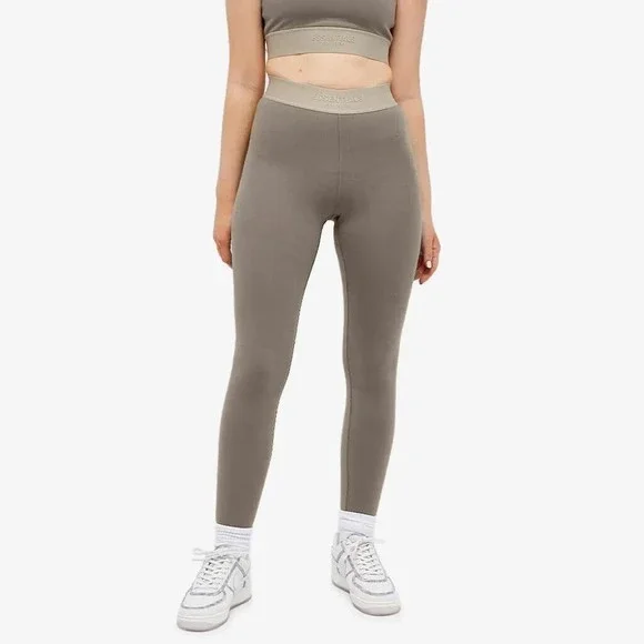 Sold Fear of God ESSENTIALS Women's Sport Leggings Small Desert Taupe New - Picture 7 of 7